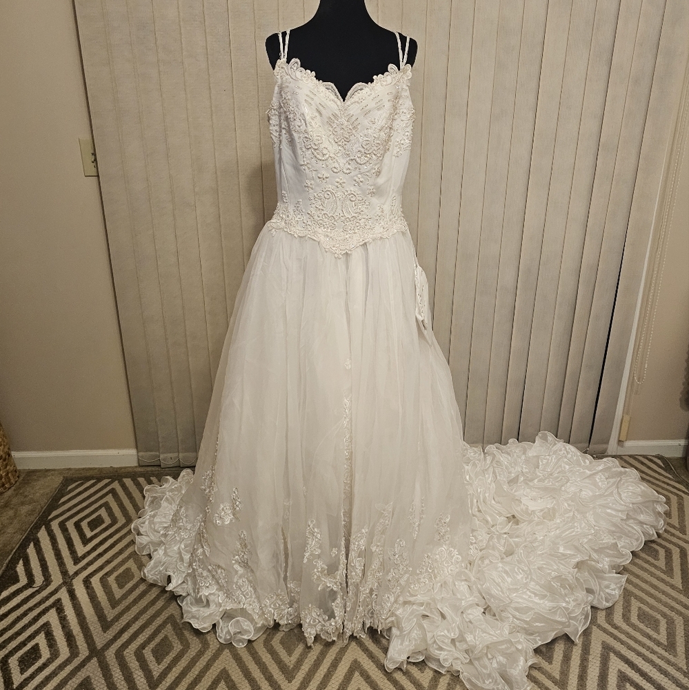 Moda Bella Elegant White Lace Wedding Dress 16‎